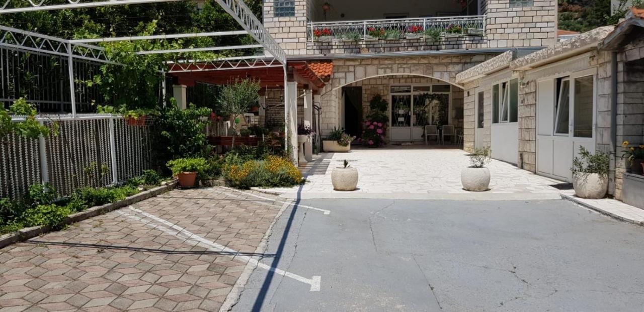 Apartment Danka Omis Exterior photo